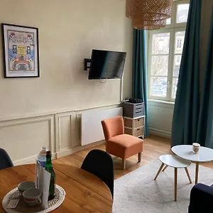 L'aparthé - Cosy Avec Vue Sur La Place Du Marché Francia